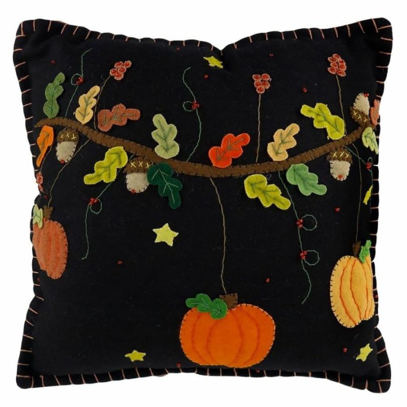 Hanging Pumpkins From Fall Garland Pillow  |  Thanksgiving